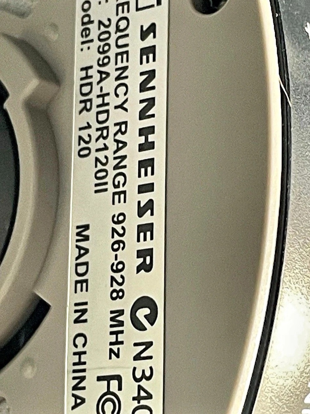 Sennheiser HDR 120 Wireless Headphones Black & White - Picture 14 of 16